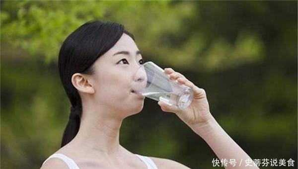 雌性激素|更年期女性,常吃3种碱性食物,多做锻炼,或能帮助补充雌性激素