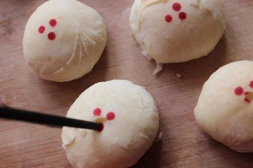 这小点香甜好吃，一咬酥的掉渣，出炉连吃4个，直接停不住嘴