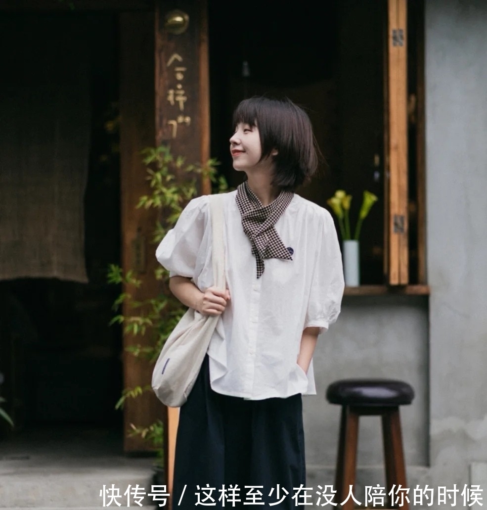 裙装|衬衫和半裙才是“绝配”，搭配简单又亮眼，性价比超高就这样穿