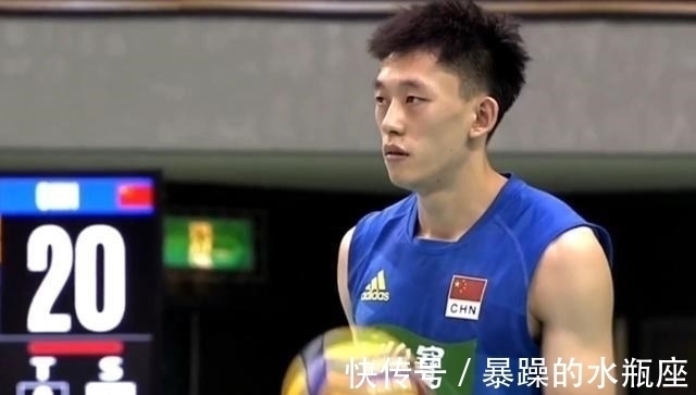 中国男排|3-0!中国男排双喜临门:铜牌+世锦赛门票,相拥庆祝,江川稳定