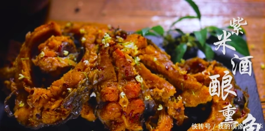 桌子|李子柒晒秋收家宴,吸引三千万人观看,满满一桌子的美味,太馋人