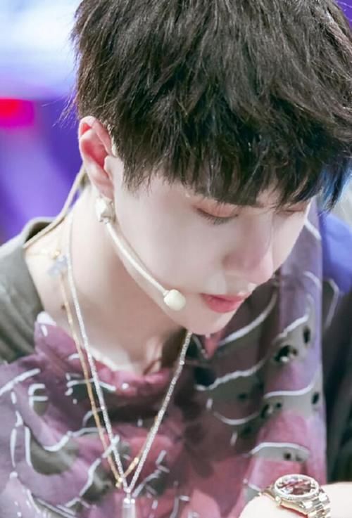 王一博|王一博 :20210708 上海到达,即将录制第一期《这就是街舞4》。