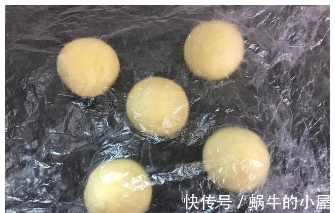 拉丝|手揉面包怎样轻松揉出膜？1个小技巧，15分钟出膜，面包柔软拉