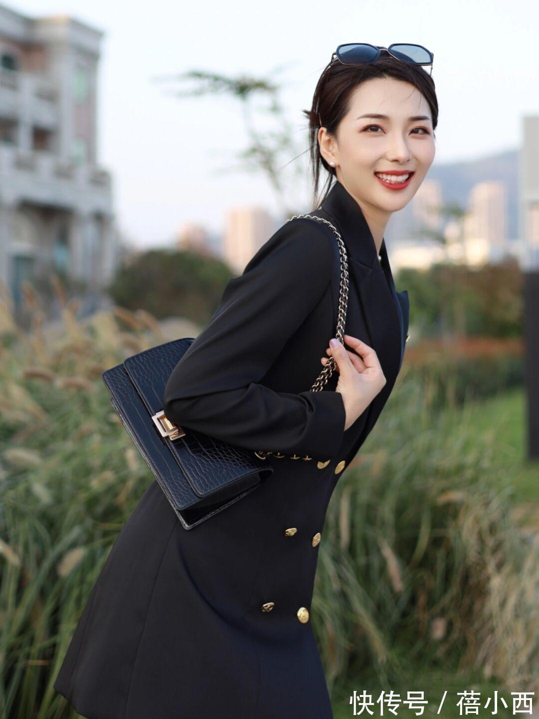 职业风 “职业风”穿搭很沉闷?学会以下几款女人味造型,轻松美得出彩