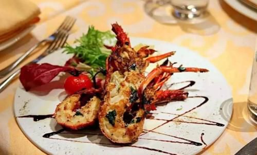 世界三大菜系中，除了中国菜系，另外两大菜系是哪两个？