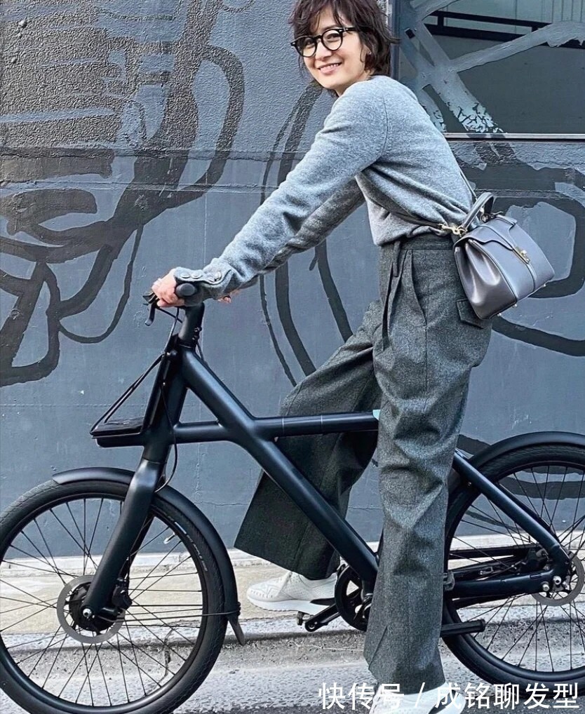 女士 奔六的女人最养眼的打扮!得体大方又有韵味,时尚减龄还有品位