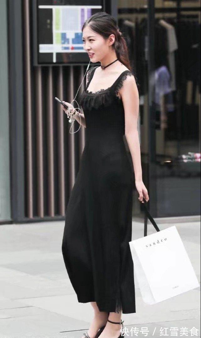 小妹妹 再看连体裤, 无论方便与否, 穿上都完事