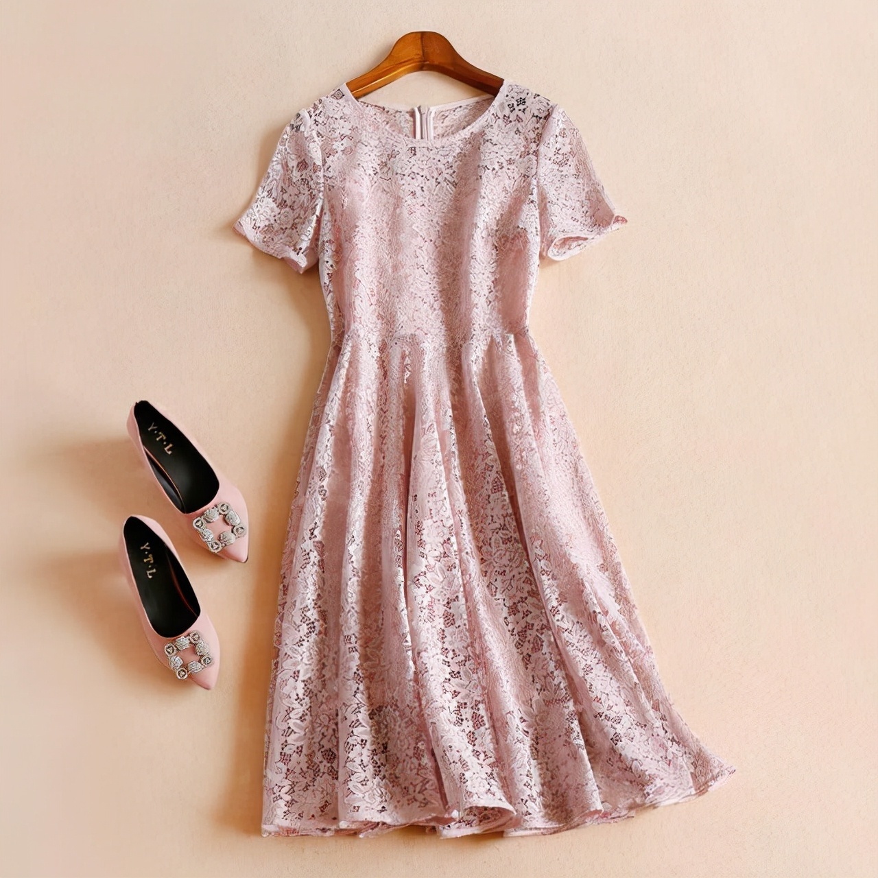 裙身|女人年过三十不年轻没关系,但往后就得有气质韵味连衣裙精致自己