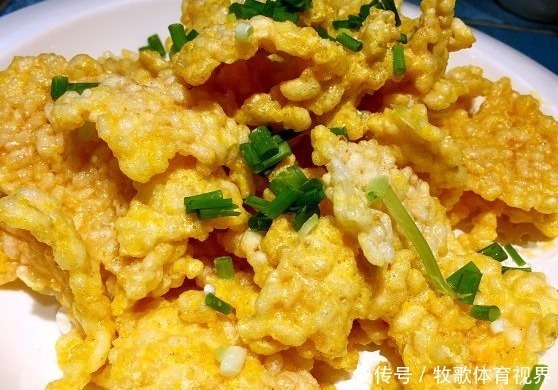 蛋黄|大米此做法可常吃,香酥可口,可下酒可做零食,一家人都抢着吃