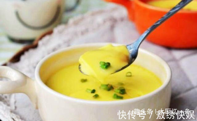 蒸水蛋，开水蒸还是凉水蒸很多人都没做对，难怪鸡蛋总呈蜂窝状