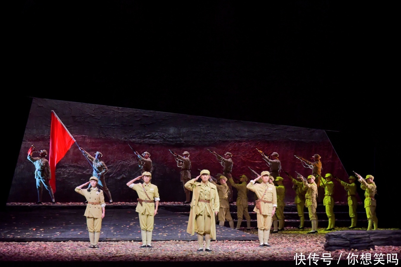 军旅话剧《历史的天空》赴国防科技大学慰问演出