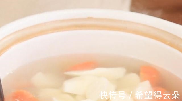 鲜嫩|牛肉这样做太美味，搭配山药和胡萝卜，鲜嫩又营养，家人都爱吃！