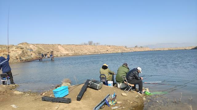 晚秋钓鱼，三种钓位不下竿，三种天气不钓鱼，这种天气能爆护。