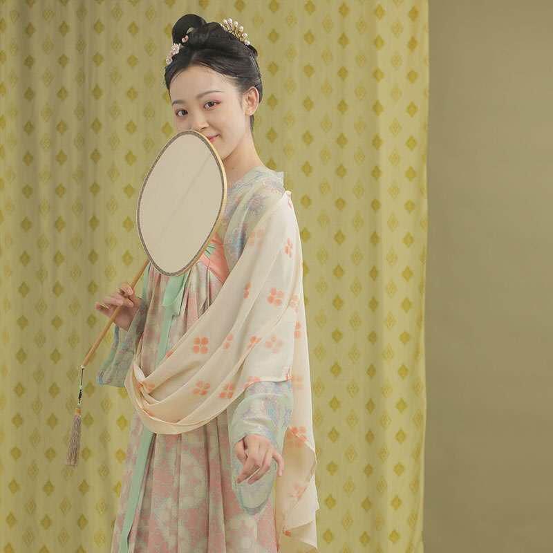 气质|穿汉服有“高级感”的女生,从来不碰这三个颜色,太没气质