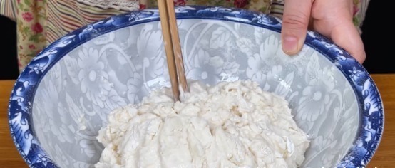 简单的葱油饼做法,当早餐吃很合适,柔软多层喷喷香