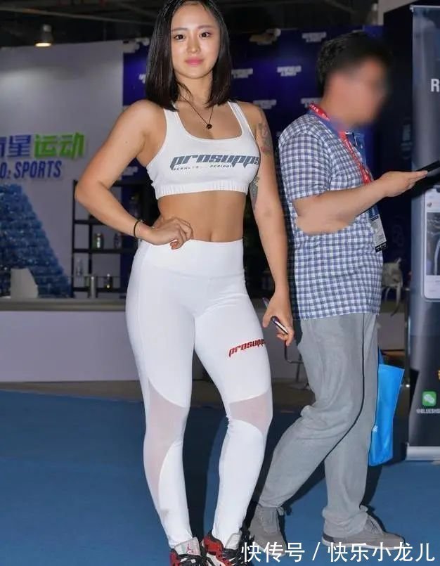 身材比例 优雅从容的打底裤,展现女性柔美气质,展现个性潮流