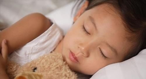 生长激素|女孩子来月经后,身高还会增长吗?多数父母误解了,早知早获益