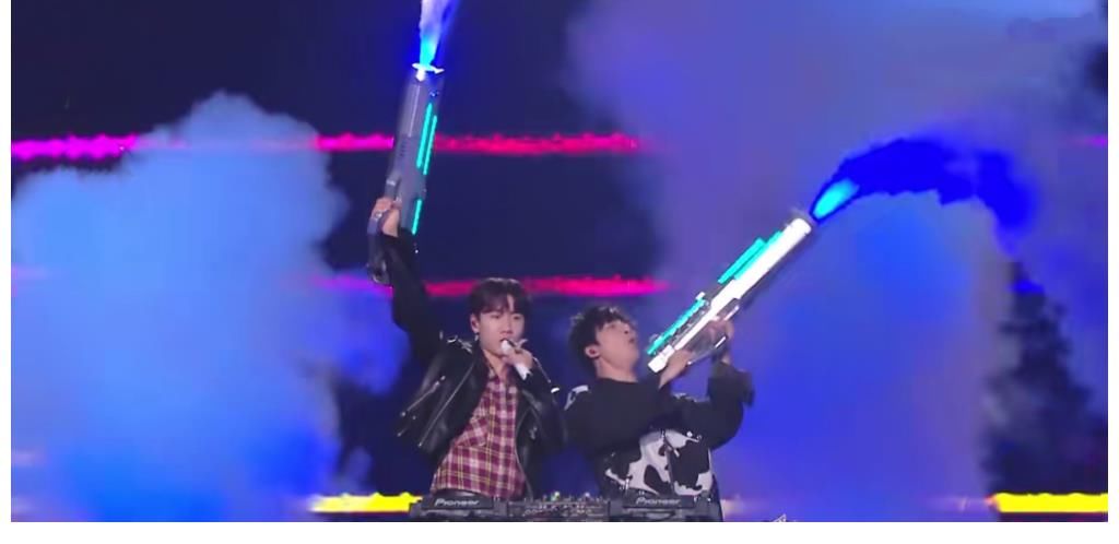 我们的歌3团战：大张伟魔性改编遭非议，他的苦衷只有薛之谦懂