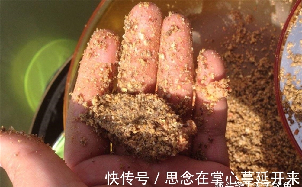 冬季钓鱼，技巧只有1个，一半在于聚鱼进窝，一半在于诱鱼咬钩！