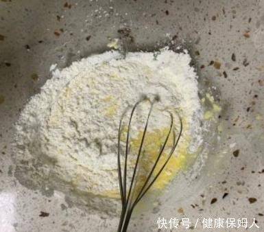 教你做舒芙蕾松饼,只要一口平底锅轻松搞定,好吃到让人念念不忘!