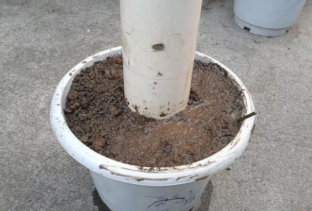 养花占地方？阳台支个架，再养10盆也不挤！