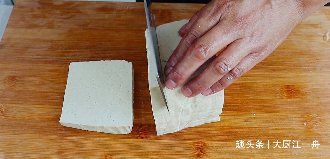 白菜炖豆腐怎样做才好吃原来做法有诀窍，一次炖一锅，太解馋了！