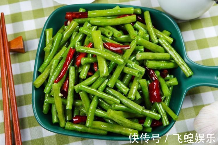爽口|炒豆角，不要焯水或者过油，下锅前多做1步，豆角翠绿爽口不发黑