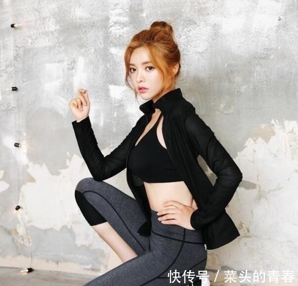 性感|街拍:性感丰满的紧身打底裤美女,更显女性高贵优雅的魅力!