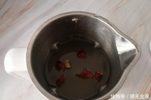 将就|一个人的午餐不将就，一根西葫芦搞定，营养好吃，十分钟上桌