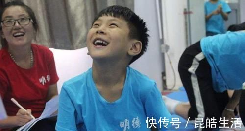 幸福感|孩子长大后会不会有幸福感,小时候的性格表现,就已经有预兆了