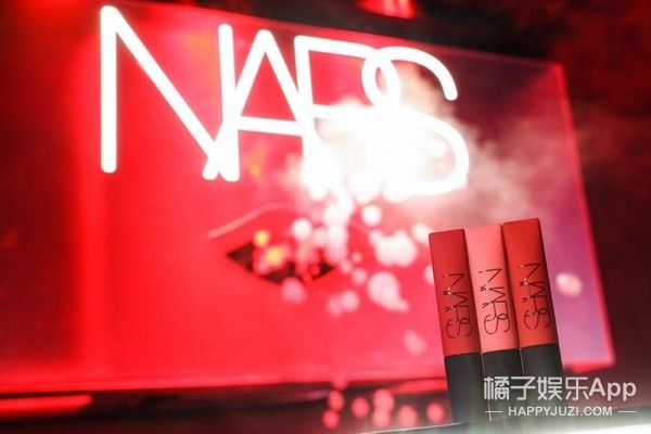 探秘云端 以吻示爱 NARS首个「飞吻空间站」登陆