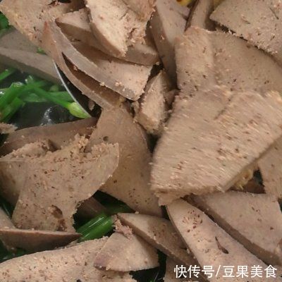 韭菜苔段|省时快炒家常菜韭菜苔炒猪肝这样做，隔壁小孩都馋哭了