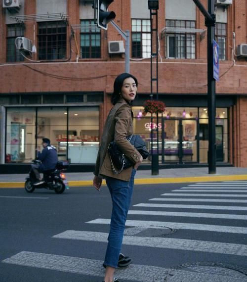 显气质|刘雯是要把“外套”穿火了,时髦保暖又减龄的穿搭,尽显高级感