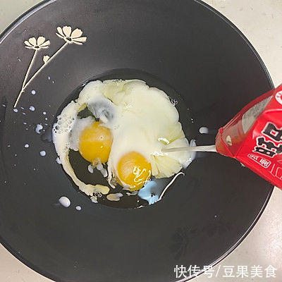 旺仔|营养美味两手抓，旺仔蛋挞是你的不二之选