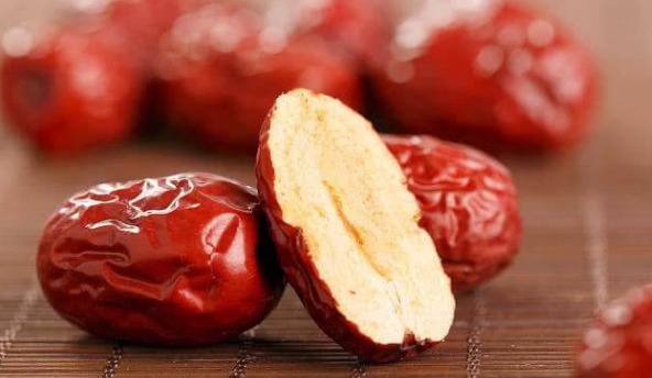 相伴|“日吃3颗枣,永远不显老”,大夫提醒:吃红枣必知7大“禁忌”