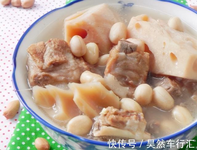 莲藕汤|炖莲藕汤为啥总发黑?大厨教我1招技巧,莲藕鲜香软烂,色泽白净
