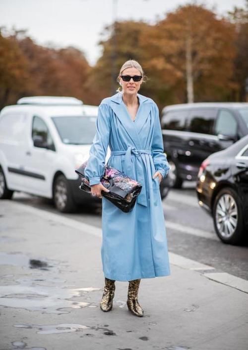 颜色鲜艳|外套不用买多,一套精致的风衣穿搭就很时尚,高个子女生都爱了