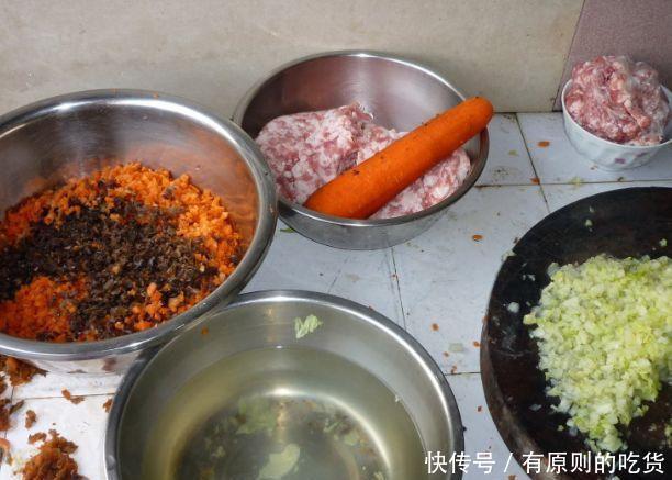 饺子馆老板说漏嘴饺子馅里加“一勺它”,鲜嫩多汁,回回不够吃