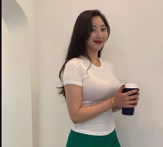 身体|体重135胖女人,身体仍然很灵活,全都是坚持健身的结果