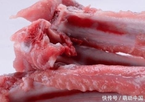 买排骨时,见到“这4种”扭头走就对了,别图便宜,内行人都不买