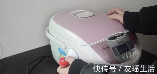 吸盘挂钩上粘个瓶盖真厉害, 一年能省下不少钱, 早点知道就好了