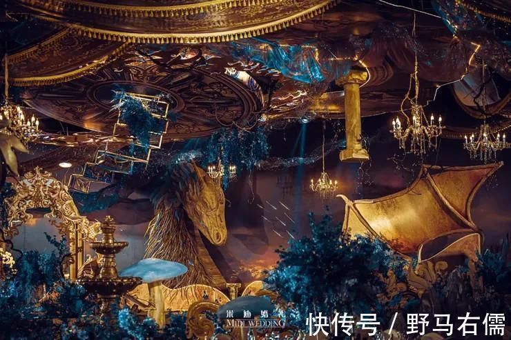中世纪@用浓烈的色彩和精美的造型,带你感受一场沉浸式的北欧神话婚礼