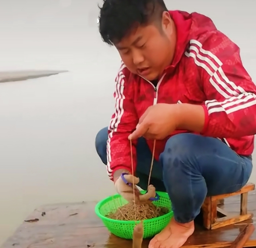 黄河渔人：一串钩长5公里，钓鱼几百斤！超过办公室工作人员收入