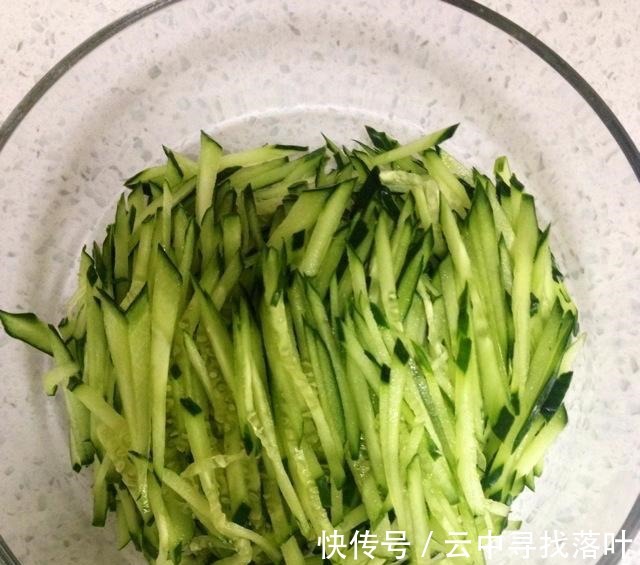 面食者|酷热的夏季,你吃了还想吃的鸡蛋皮凉面条!