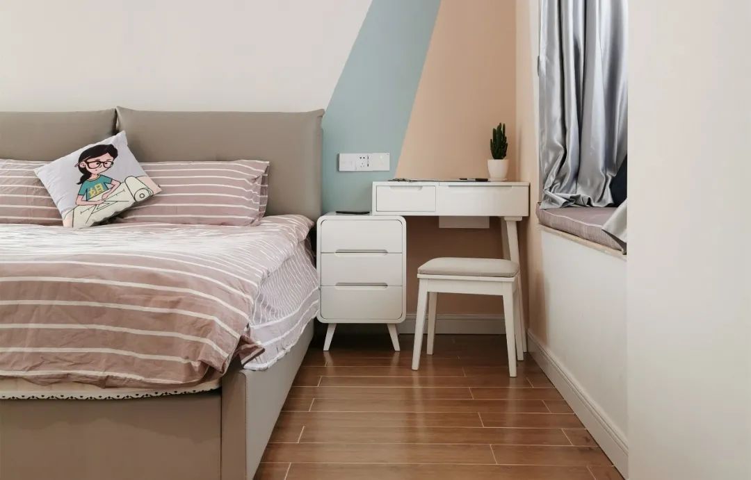 铁艺床|小卧室的床怎么选？皮床边框又厚又大，小卧室恐怕摆不下