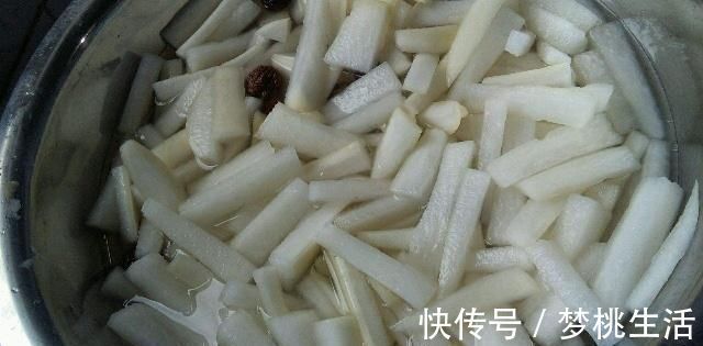 美味|酱菜师傅：腌萝卜时，多加这“2味”，美味提升“10倍”