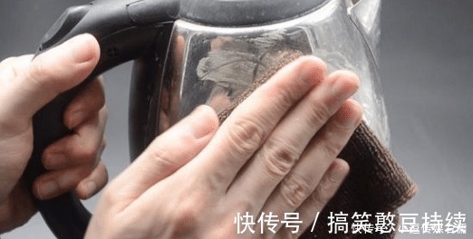 牙膏管|用完的牙膏管别扔掉，在厨房里还有不少妙用，邻居见了纷纷学