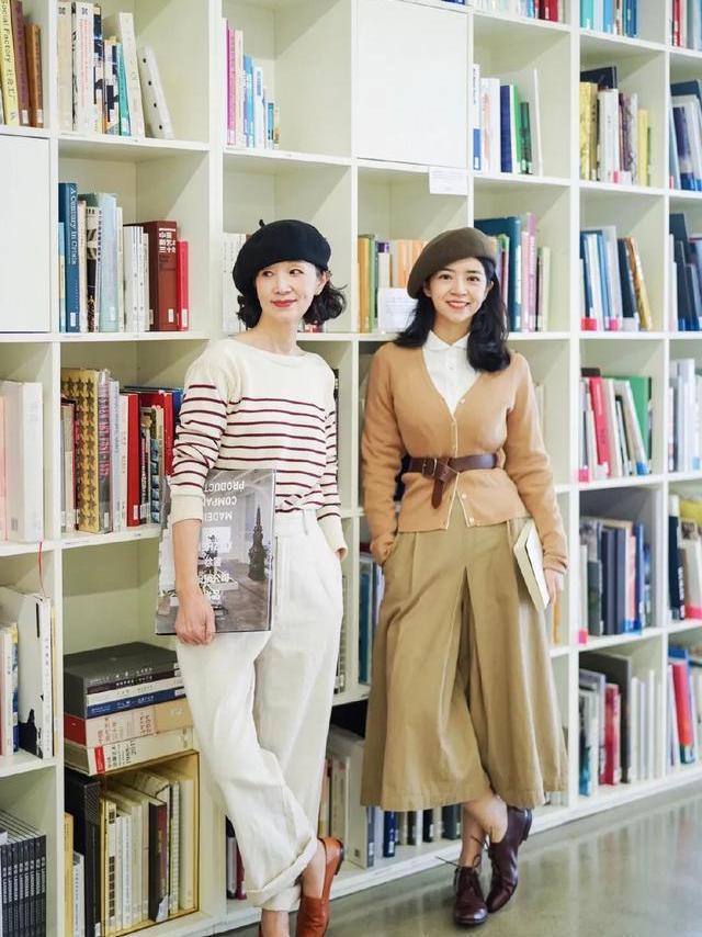 神仙母女 “神仙母女”初秋这样穿搭真减龄,奔四奔五穿出少女感,美成姐妹