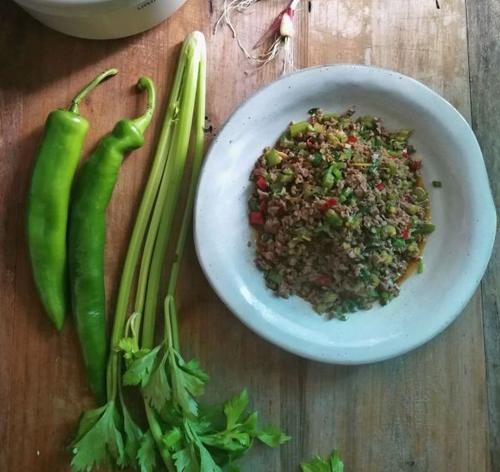  元宵节美食大赏 芹菜炒牛肉沫