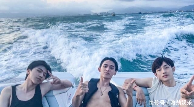 黄旭熙|《奔跑吧》暖男黄旭熙!节目外帮baby辟谣,节目中帮baby化解尴尬